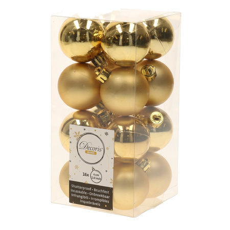32x stuks kunststof kerstballen mix van parelmoer wit en goud 4 cm