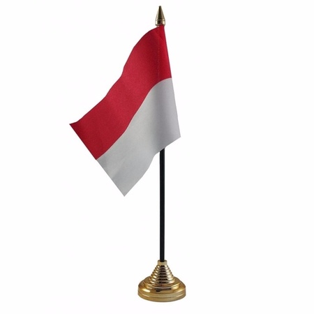 2x stuks indonesie tafelvlaggetje 10 x 15 cm met standaard