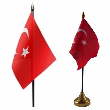 2x stuks Turkije tafelvlaggetjes 10 x 15 cm met standaard