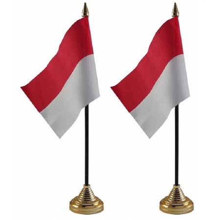 4x stuks indonesie tafelvlaggetje 10 x 15 cm met standaard