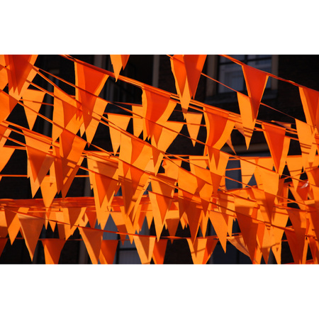 EK oranje straat/ huis versiering pakket met oa 1x Mega Holland vlag, 100 meter oranje vlaggenlijnen
