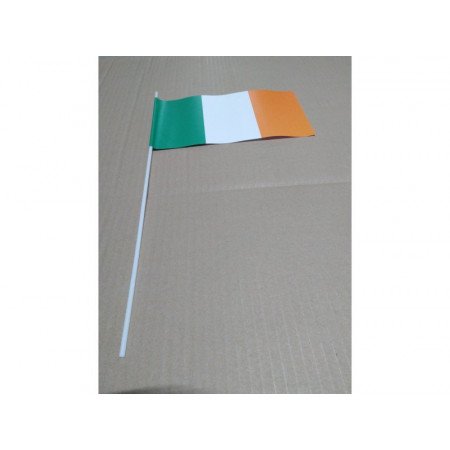 Papieren zwaaivlaggetjes Ierland 12 x 24 cm
